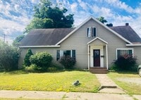Building Photo - Spacious Home in Gaylord