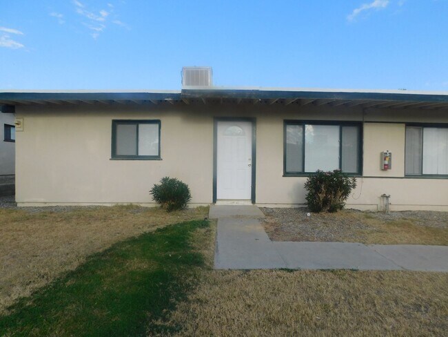 Building Photo - 517 Palm Dr