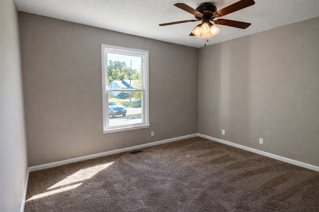 Building Photo - $1500 3 Bedroom 2 Bath Modern Brick Home!