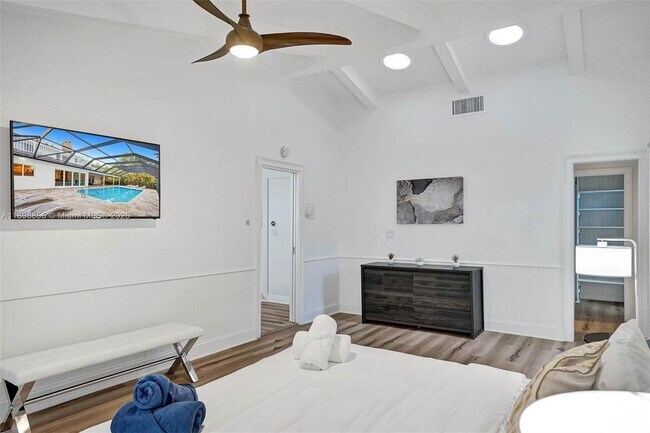 Building Photo - 2120 SW 28th Way