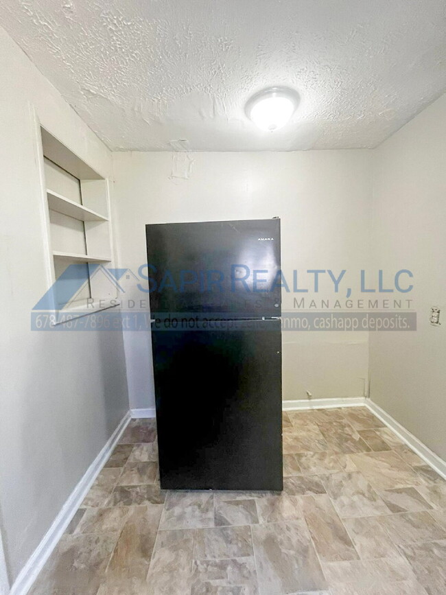 Building Photo - 1724 Lisbon Dr SW