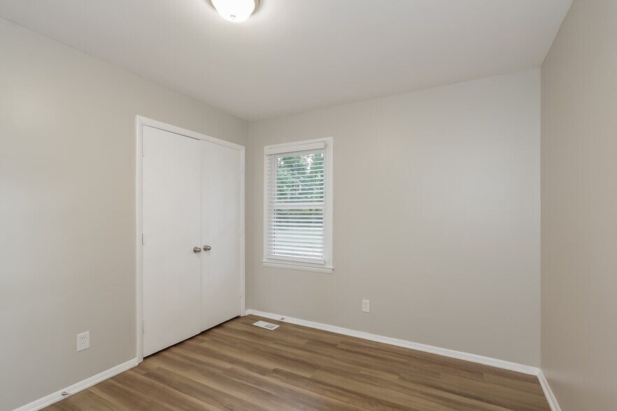 Building Photo - 624 Dobson Dr