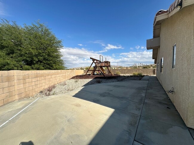 Building Photo - Welcome to this 5 Bedroom 3 Bath Home!