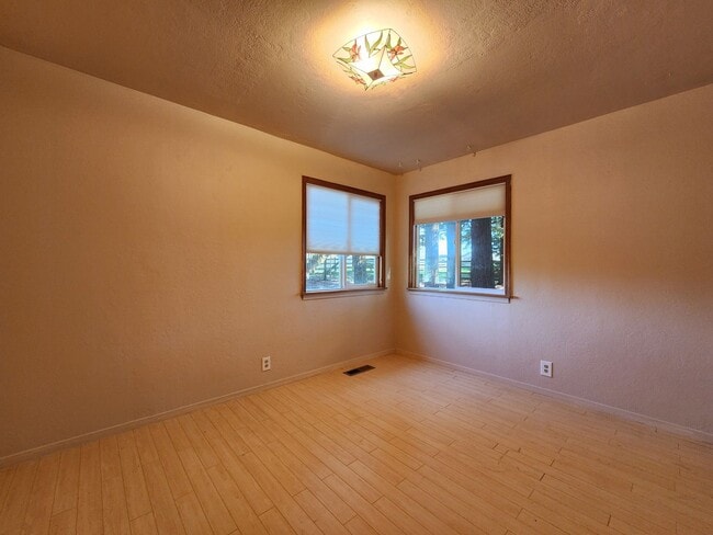 Building Photo - Country Property in Sebastopol