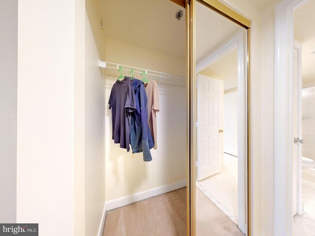 Building Photo - 1045 N Utah St