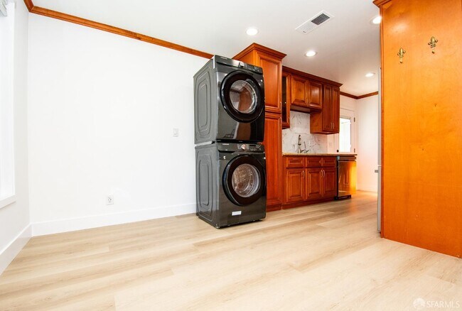 Building Photo - 1099 Bradford Dr