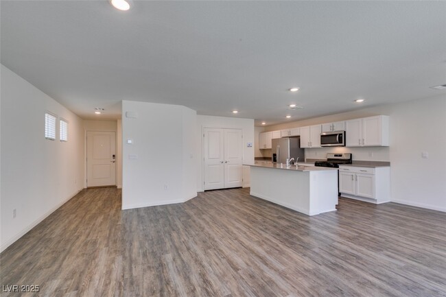 Building Photo - 2646 Snapdragon Fls Ave