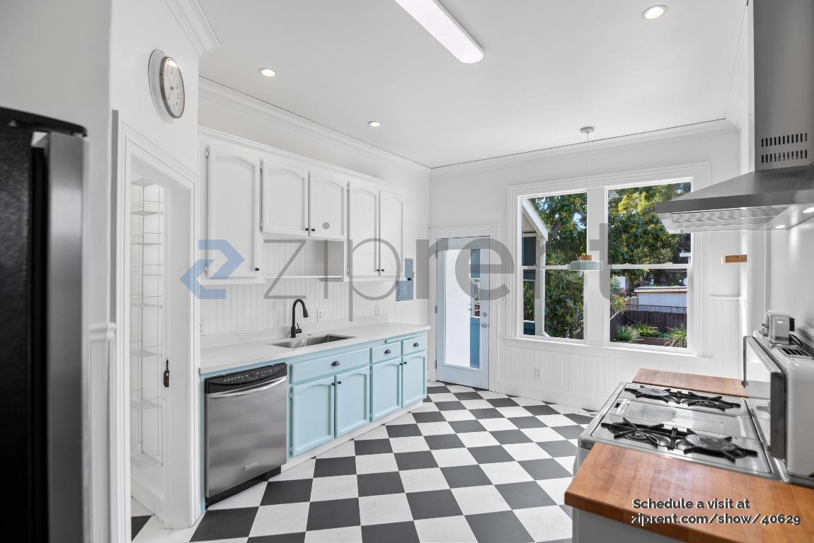 Building Photo - 3125 Linden St