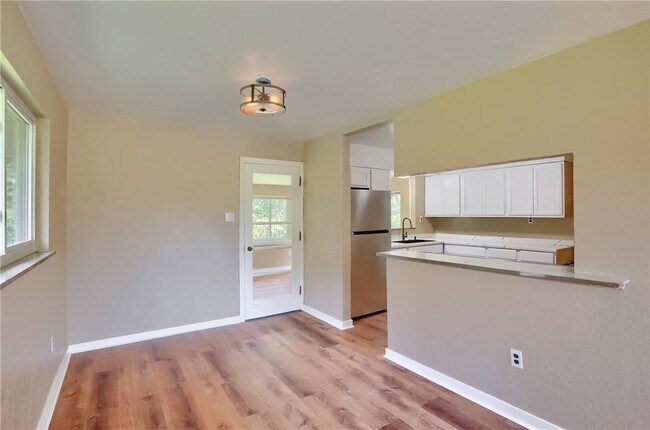 Building Photo - 194 Woodridge Dr