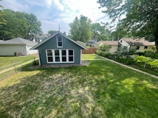 Building Photo - Beautiful, Charming and Well Maintained Four Bedroom Single Family Home in Macalester/Groveland N...