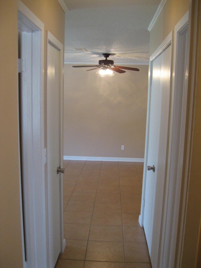 Building Photo - 545 Hickory Ave