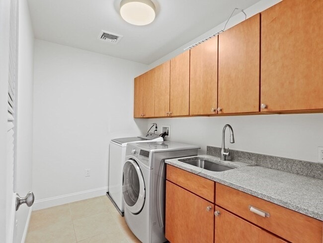Building Photo - 431 Neponset St
