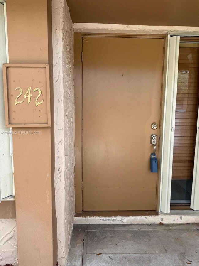 Building Photo - 242 Wimbledon Lakes Dr