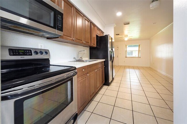 Primary Photo - 6170 SW 43rd St