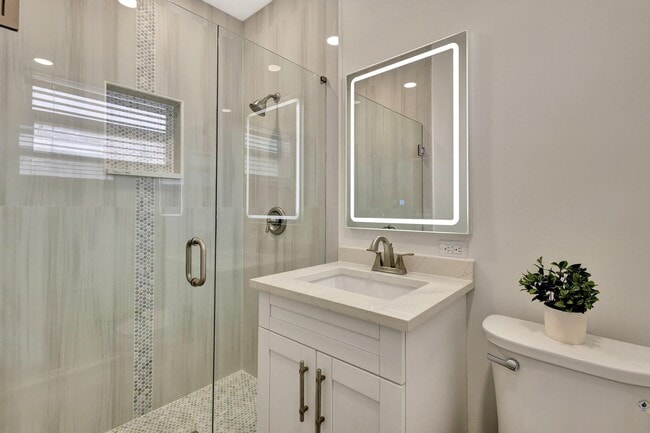 Building Photo - 1335 Lee St