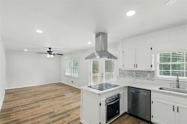 Building Photo - 1365 Renee Dr