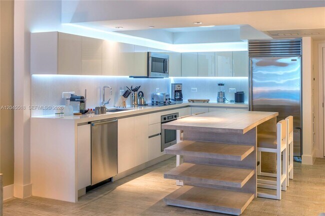 Building Photo - 102 24th St