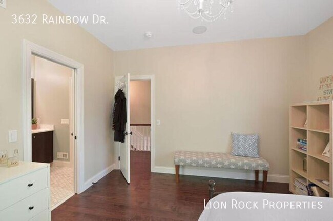 Building Photo - 3632 Rainbow Dr