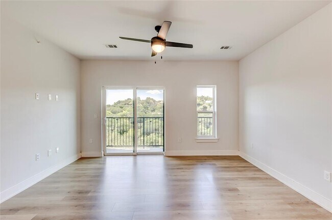 Building Photo - 2500 Longview St