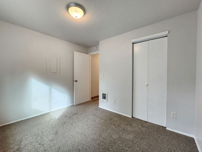 Building Photo - 20125 SW Tualatin Valley Hwy