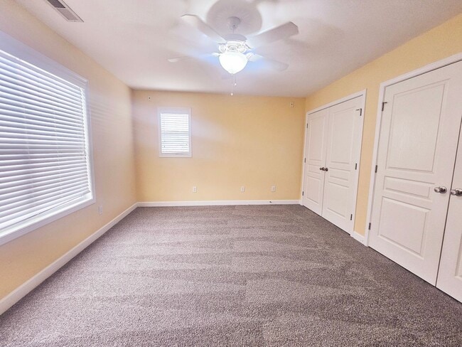 Building Photo - Townhouse  At West Park Place