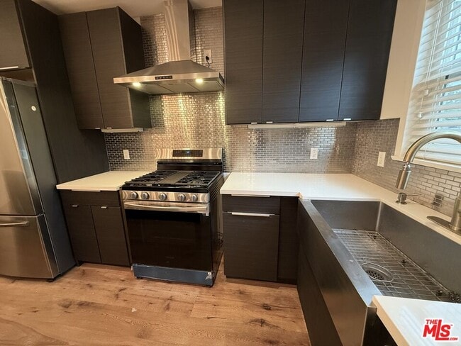 Building Photo - 5757 Vesper Ave