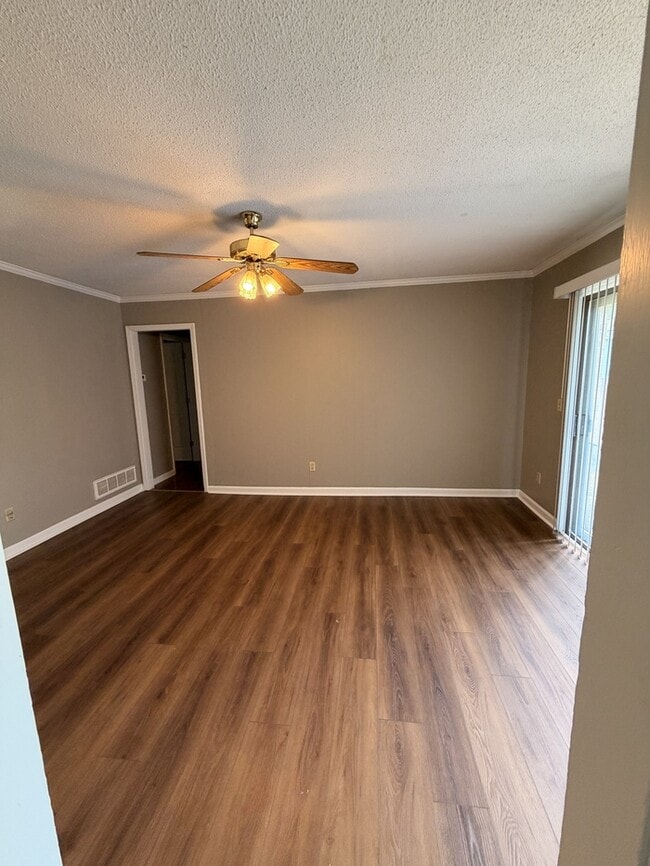 Building Photo - 159 Redwood Ct
