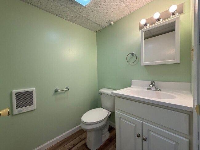 Building Photo - 3 Bedroom 1.5 Bathroom Home Located in Greeneville, TN