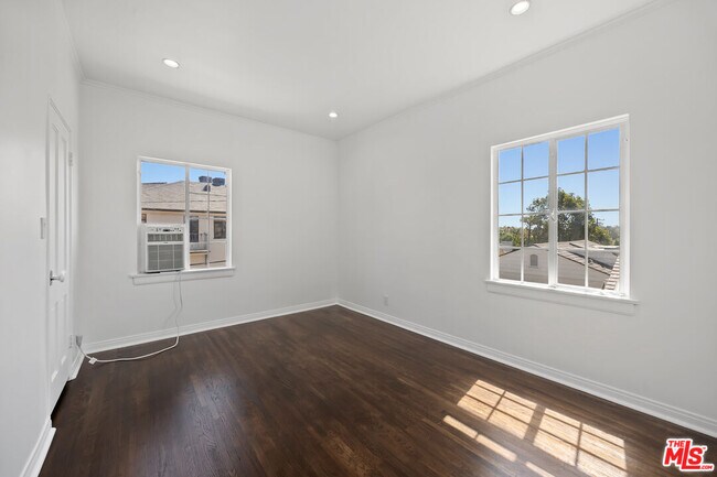 Building Photo - 148 S Camden Dr