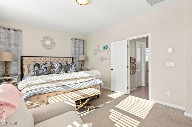 Building Photo - 10331 Western Pine Ave