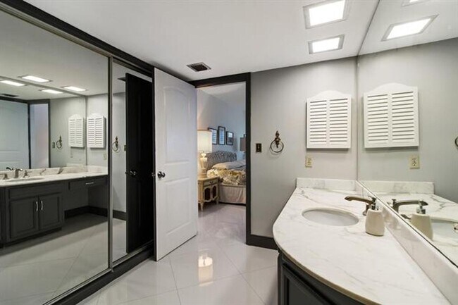 Building Photo - 3850 Galt Ocean Dr