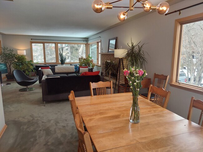 Dining open Living Room - 4401 Avondale Rd