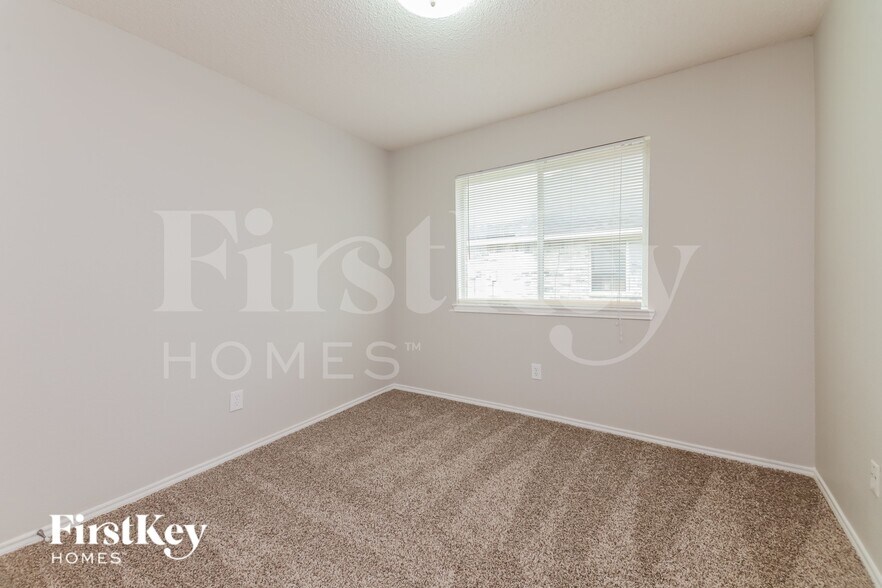 Building Photo - 144 Pinion Ln