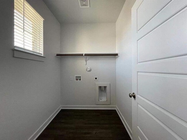 Building Photo - 110 Dedina Dr