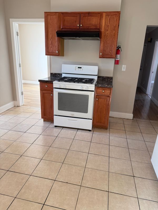 Building Photo - 171 Capen St