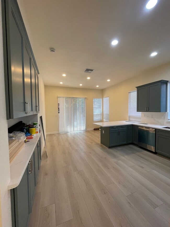 Building Photo - Beautiful 3/2 Elk Grove Home