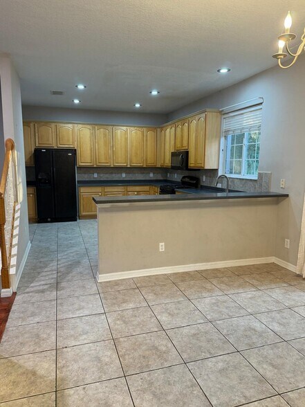 Building Photo - 2405 Silvermoss Dr