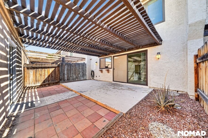 Building Photo - 4628 Michillinda Ln
