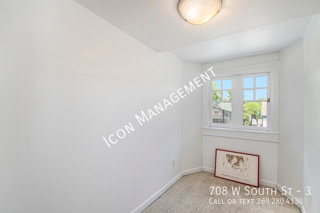 Building Photo - 708 W South St