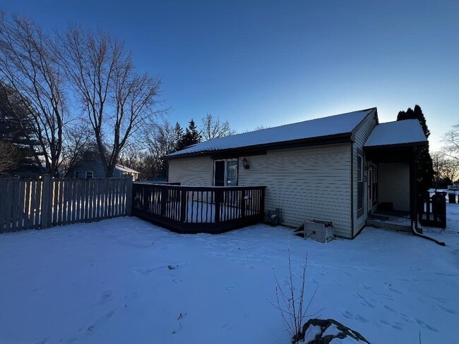 Building Photo - 1944 Navarone Dr