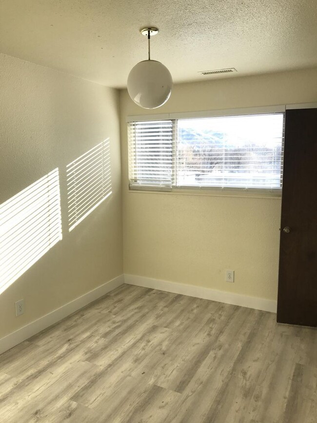 Building Photo - 553 E 200 N