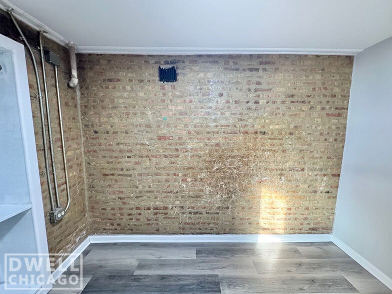 Building Photo - 2644 W Cermak Rd