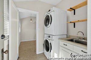 Building Photo - 322 Carnahan St