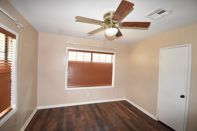 Building Photo - 3217 13th St