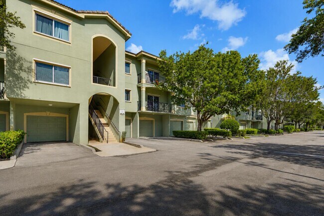 Building Photo - 350 Crestwood Cir
