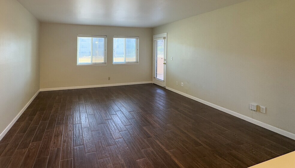 Building Photo - 8889 Caminito Plaza Centro