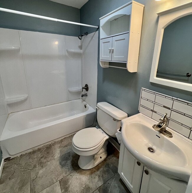 Building Photo - Charming Ranch Home with Flexible Space an...