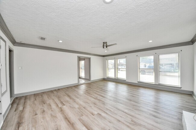 Building Photo - 4503 Hollybrook Ln