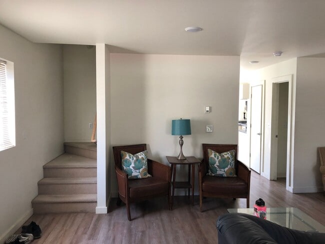 Building Photo - 4 Bedroom Townhome in Hawks Ridge