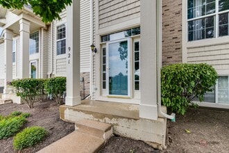 Building Photo - 921 Summit Creek Dr